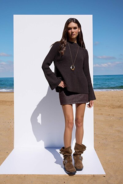 Trendyol Collection По-устойчив кафяв пуловер с пеплум детайл от памучен трикотаж TWOAW25KZ00305