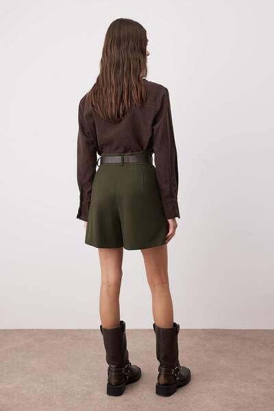 Trendyol Collection Khaki Která s páskem městský kluk šortky a bermudy TWOAW26SR00015