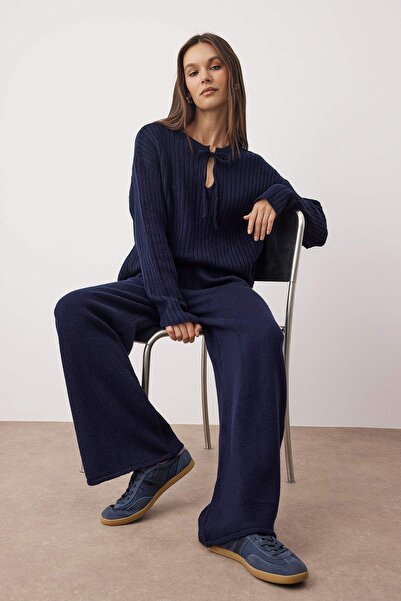 Trendyol Collection Темно-синій кашеміровий комплект з піджаком і брюками TWOAW26AU00044