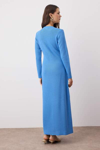 Trendyol Modest Μπλε χρυσό πλεκτό φόρεμα Σελανίκης με κουμπιά TCTAW26EB00009