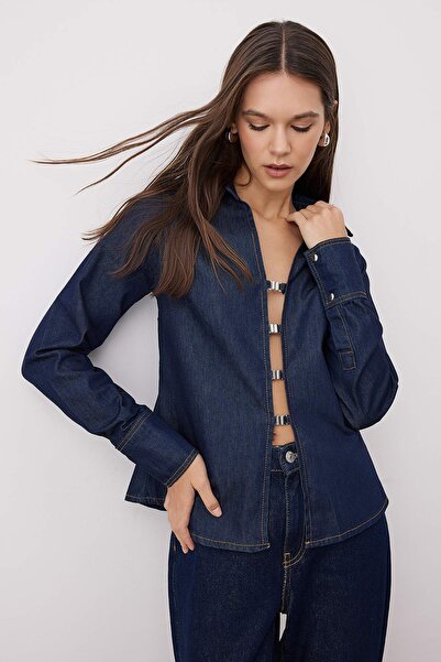 Trendyol Collection Sötétkék zárás részletesen illeszkedő farmer ing TWOAW26GO00032