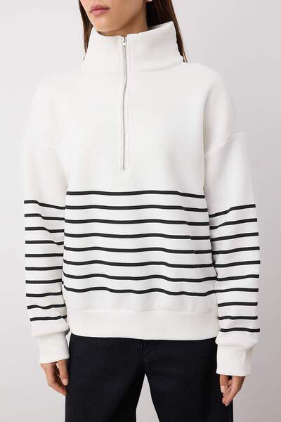 Trendyol Collection Ecru ριγέ Oversize/Φαρδιά Πλεκτό Φούτερ με φερμουάρ και Πλεκτό Fleece TWOAW26SW00044