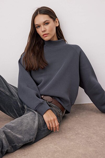 Trendyol Collection Anthracite Raglan Sleeve Oversize/Wide Fit Thick Fleece Lined Knitted Sweatshirt Twoaw26Sw00150