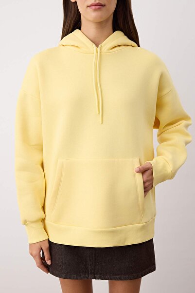 Trendyol Collection Világossárga vastag polár belsővel Oversize/Wide Fit kapucnis Basic kötött pulóver TWOAW24SW00103