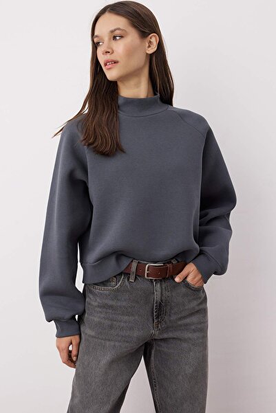 Trendyol Collection Anthracite Raglan Sleeve Oversize/Wide Fit Thick Fleece Lined Knitted Sweatshirt Twoaw26Sw00150