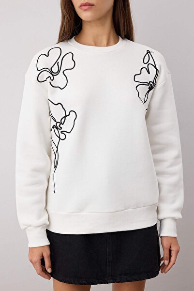 Trendyol Collection Екрю плетен суитшърт с бродерия, овърсайз/широка кройка TWOAW26SW00052