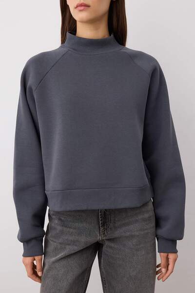 Trendyol Collection Anthracite Raglan Sleeve Oversize/Wide Fit Thick Fleece Lined Knitted Sweatshirt Twoaw26Sw00150