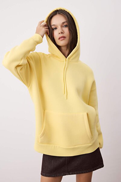 Trendyol Collection Világossárga vastag polár belsővel Oversize/Wide Fit kapucnis Basic kötött pulóver TWOAW24SW00103