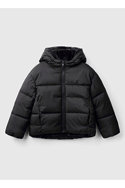 Benetton Siyah Kız Çocuk Kapüşonlu Normal Kalıp İşlemeli Puffer Mont 2SJ1CN05...