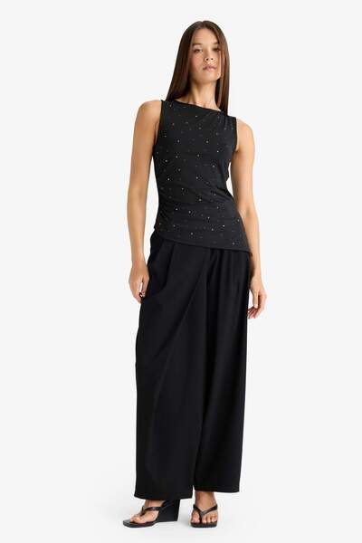 DeFacto Asymmetric Square Neck Polka Dot Sleeveless Blouse F9512Ax25Au