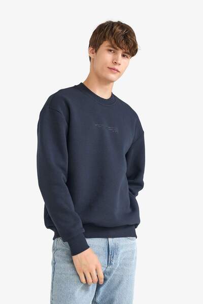 DeFacto Boxy Fit Bisiklet Yaka İçi Yumuşak Tüylü Baskılı Sweatshirt X8282AZ25AU