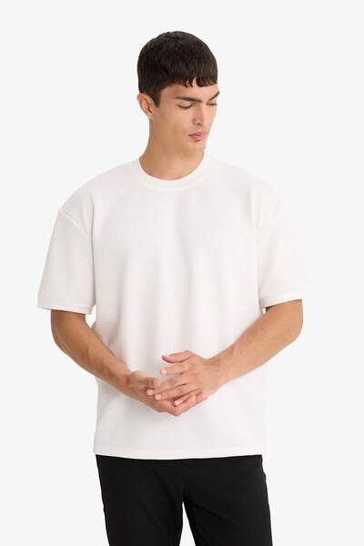 DeFacto Übergroßes T-Shirt mit Rundhalsausschnitt und kurzen Ärmeln F0320AX25AU