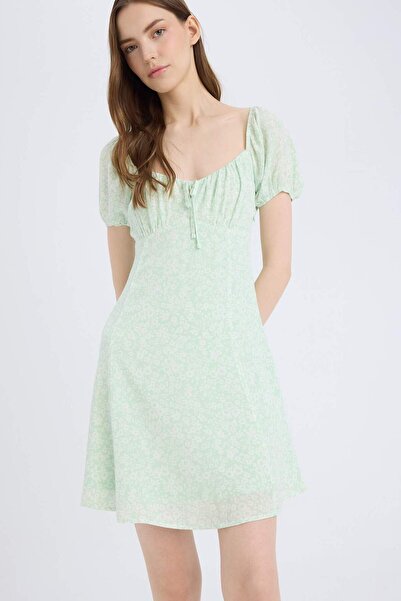 DeFacto Kalp Yaka Çiçek Desenli Krinkıl Kumaş Kısa Kollu Mini Elbise D7082AX25SM