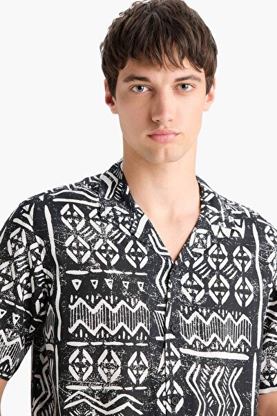 DeFacto New Regular Fit Apaş Yaka Desenli Kısa Kollu Gömlek E3696AX25SM