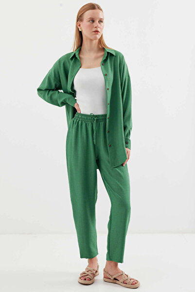 hazelin Σετ γυναικείο πουκάμισο και παντελόνι από σμαραγδένιο πράσινο λινό - HZL23W-BD 166221