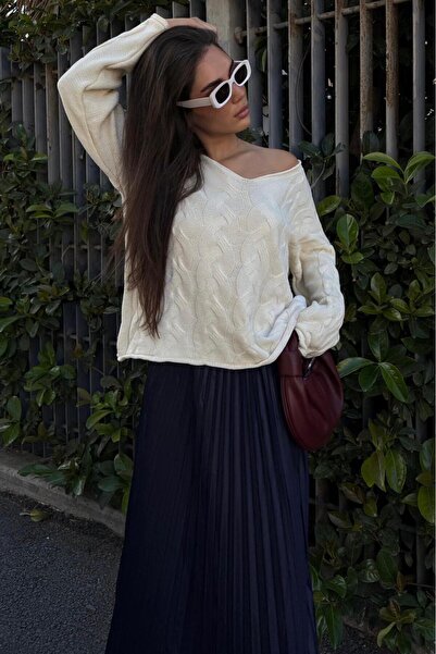 Madmext Ecru V-Neck Knitted Pattern Oversize Women's Sweater Mg2519