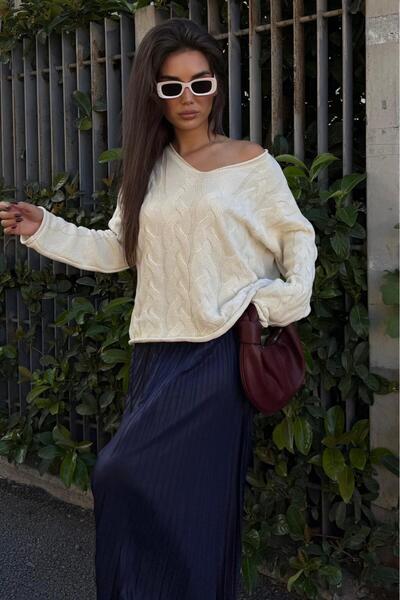 Madmext Ecru V-Neck Knitted Pattern Oversize Women's Sweater Mg2519