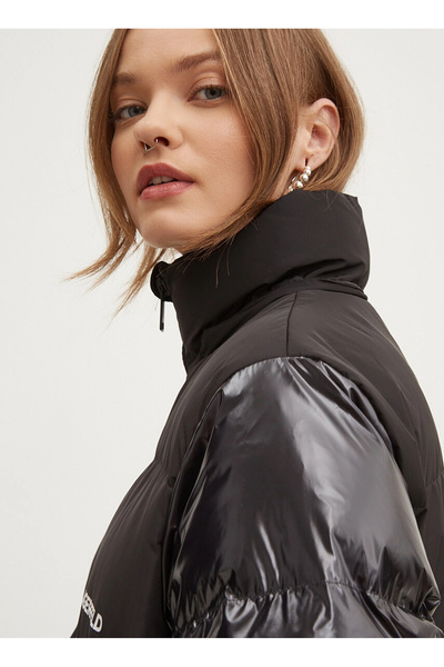 Karl Lagerfeld Dik Yaka Siyah Kadın Mont 245J1506