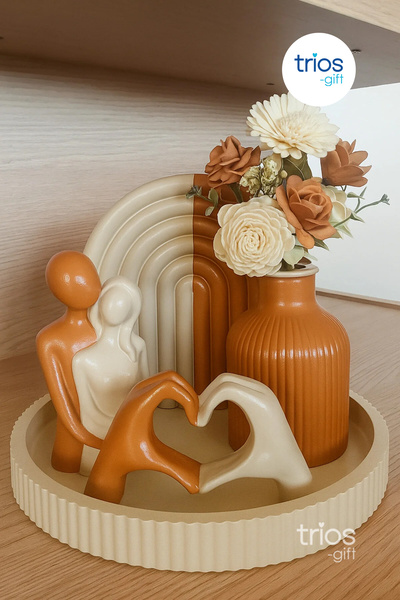 Trios Gift Dekoratif Obje-Sevgili Sarılan Çift-Kalp Oluşturan Eller-Vazo-Gökkuşağı Kemer- 5 'li Kahverengi Set