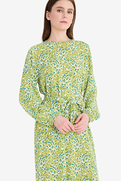 DeFacto Regular Fit Bisiklet Yaka Çiçek Desenli Kuşaklı Uzun Kollu Maxi Elbise D9835AX25SM