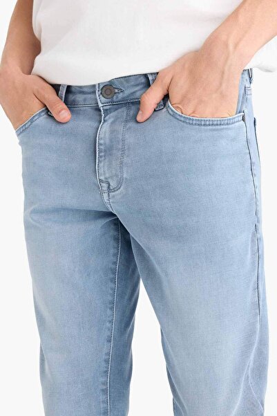 DeFacto Pedro Slim Fit Dar Kalıp Normal Bel Dar Paça Jean Pantolon F9814AX25AU