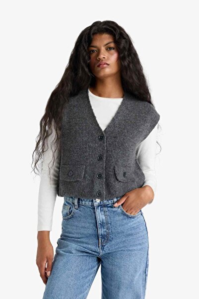 DeFacto Regular Fit V-Neck Buttoned Knitwear Sweater G0265Ax25Au