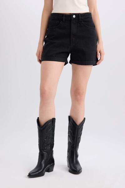DeFacto Mom Fit Yüksek Bel Katlamalı Paça Jean Şort E0519AX25SM