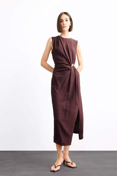 DeFacto Fitted Toka Detaylı Poplin Kolsuz Yırtmaçlı Midi Elbise G0267AX25SM