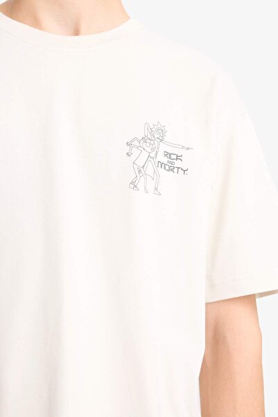 DeFacto %100 Pamuk Rick and Morty Boxy Fit Bisiklet Yaka Sırt Baskılı Kısa Kollu Tişört E9307AX25AU