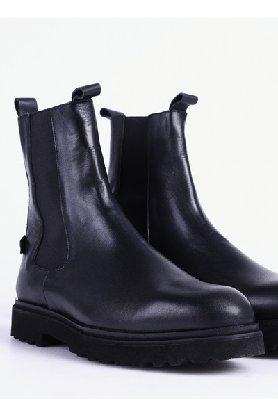 Fabrika Bot, 40, Siyah