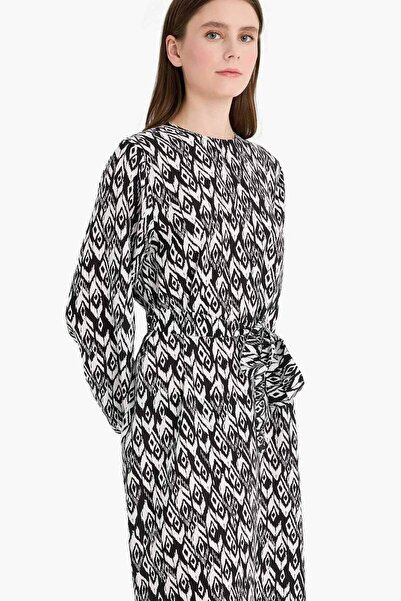 DeFacto Regular Fit Bisiklet Yaka Çiçek Desenli Kuşaklı Uzun Kollu Maxi Elbise D9835AX25SM
