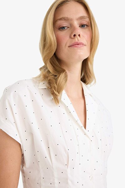 DeFacto Fitted Ceket Yaka Puantiyeli Poplin Kısa Kollu Gömlek F9991AX25AU