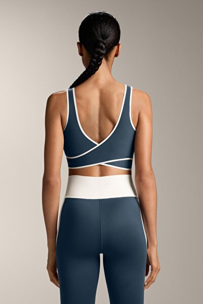 Oysho حمالة صدر رياضية متقاطعة متوسطة الدعم من Perfect-Adapt