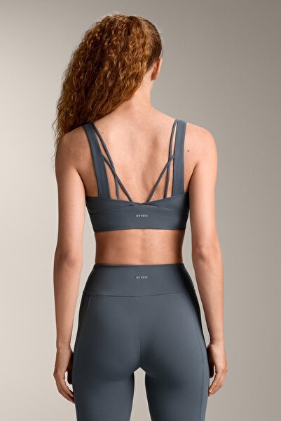 Oysho حمالة صدر رياضية خفيفة الوزن ذات دعم متوسط