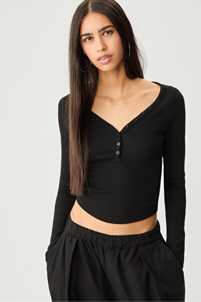 Stradivarius Düğmeli t-shirt