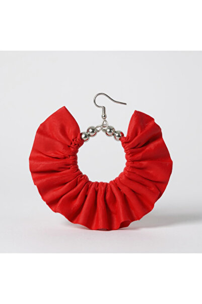 maia Kadın Gümüş Renk Halka Sallantılı Küpe – Kırmızı Kumaş Boncuklu Tasarım