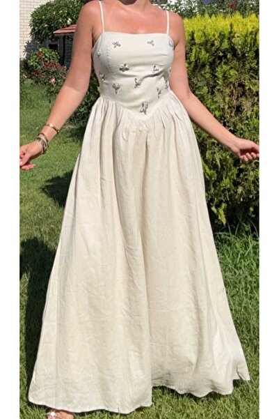 Butik Askılı Beyaz Elbise