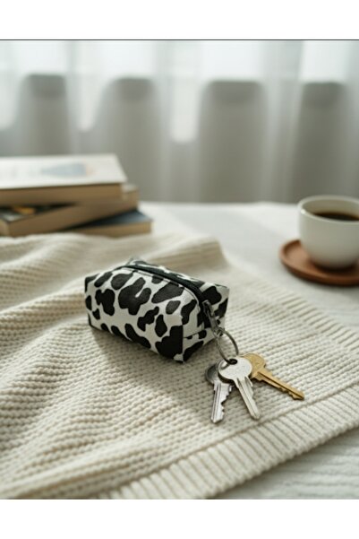 in steilla Minimal Leopar Desenli Anahtarlık Cüzdan ve Çanta Aksesuarı..