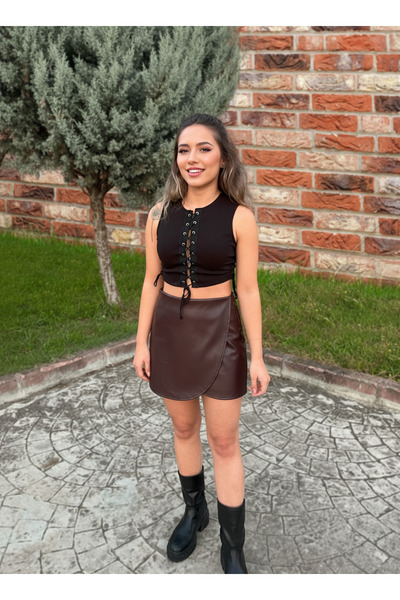 SUHIS Koyu Kahverengi Suni Deri Kruvaze Şardonlu Mini Şort Etek