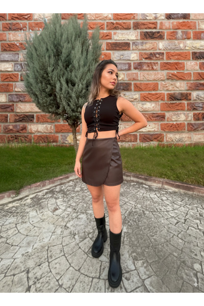 SUHIS Koyu Kahverengi Suni Deri Kruvaze Şardonlu Mini Şort Etek