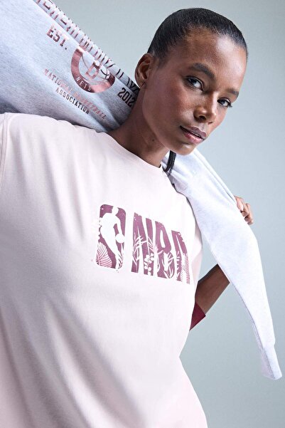 DeFacto %100 Pamuk DeFactoFit NBA Wordmark Oversize Geniş Kalıp Bisiklet Yaka Sporcu Kısa Kollu Tişört E8865