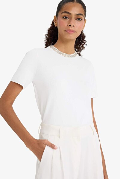 DeFacto Regular Fit Bisiklet Yaka İşlemeli Krep Kısa Kollu Triko Kazak F7894AX25AU