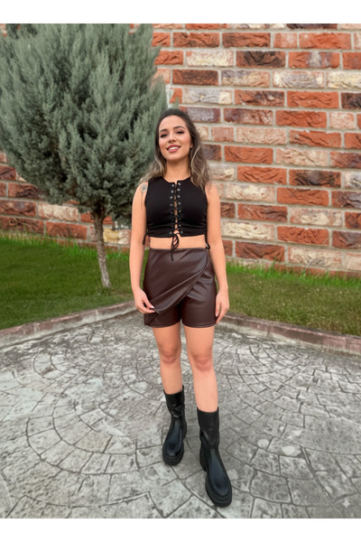 SUHIS Koyu Kahverengi Suni Deri Kruvaze Şardonlu Mini Şort Etek