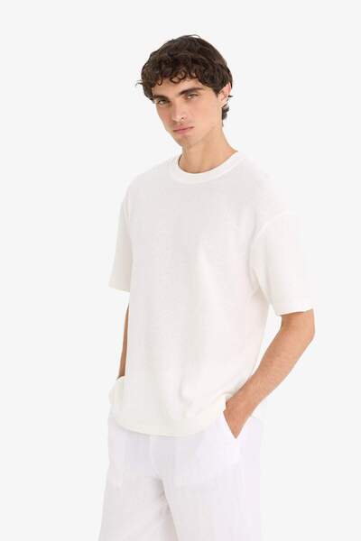 DeFacto Boxy Fit Rahat Kesim Bisiklet Yaka Dokulu Kısa Kollu Tişört E4838AX25AU