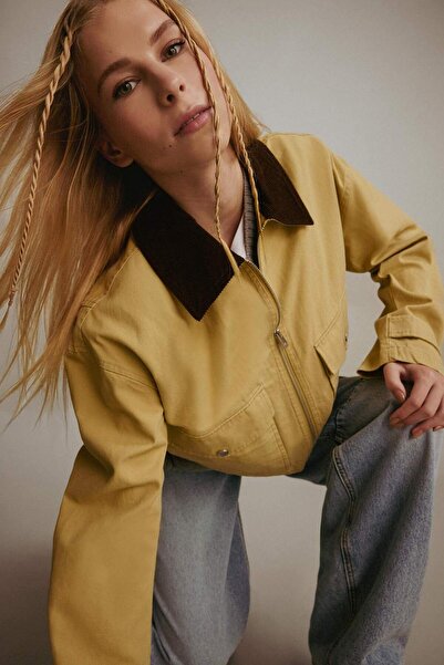 DeFacto Regular Fit Kontrast Yakalı Fermuarlı Cepli Crop MontE8598AX25AU