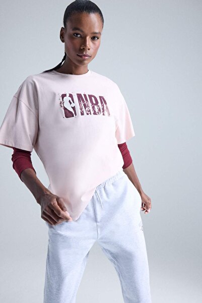 DeFacto %100 Pamuk DeFactoFit NBA Wordmark Oversize Geniş Kalıp Bisiklet Yaka Sporcu Kısa Kollu Tişört E8865