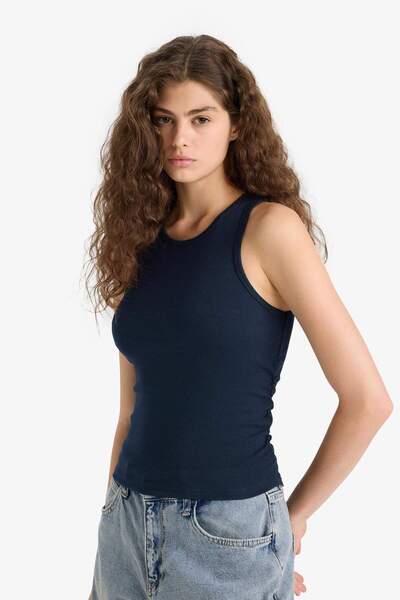 DeFacto Fitted Bisiklet Yaka Basic Düz Ribana Siyah Atlet F6085AX25SM