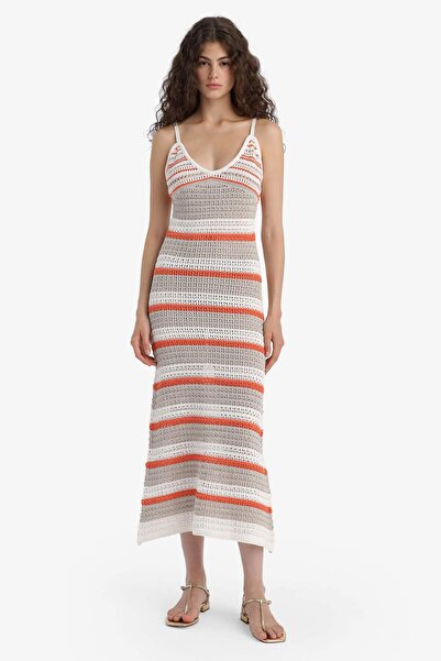 DeFacto Slim Fit Dar Kesim Desenli V Yaka Kroşe Kolsuz Triko Maxi Elbise F7087AX25SM