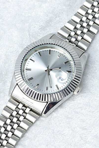 Leerybee Silver Color Steel Strap Men's Wristwatch