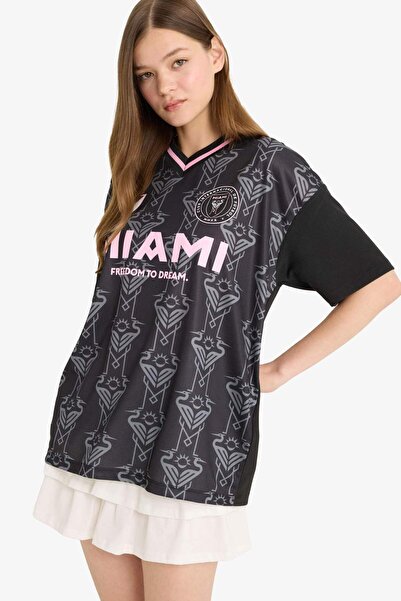 DeFacto Coool MLS Oversize Geniş Kalıp Sırt Baskılı Jakarlı Forma Kumaşı Kısa Kollu Tişört F2891AX25SM